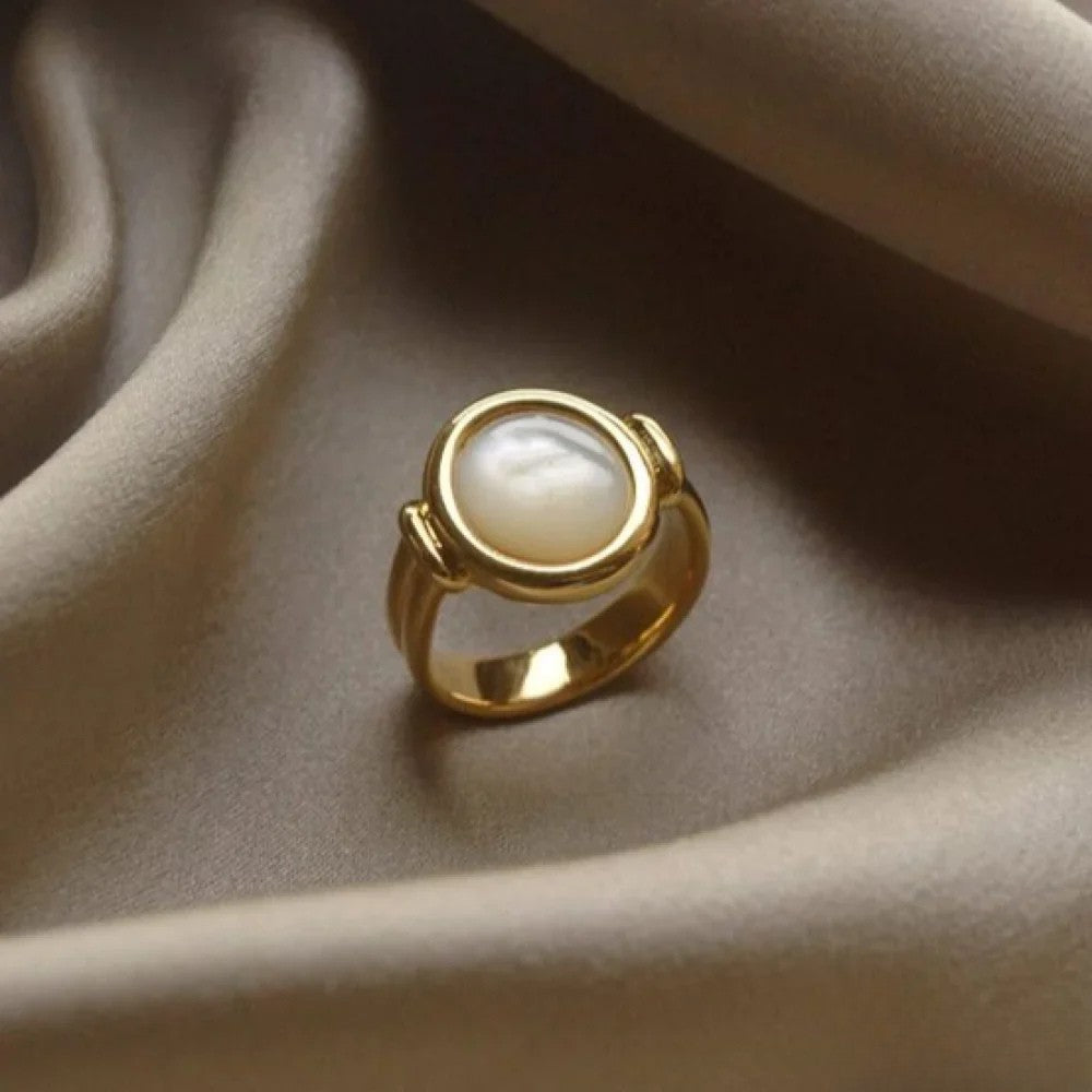 Dana | Elegant Pearl Ring