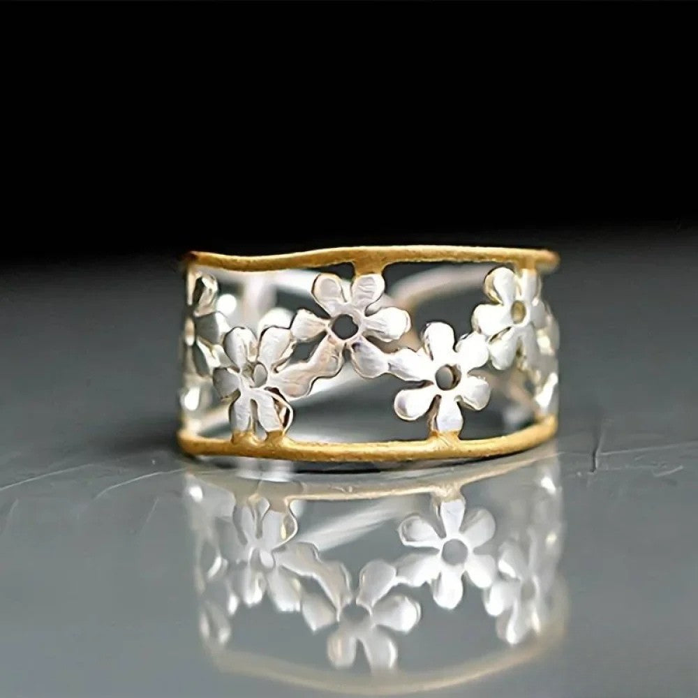 Lisa | Irregular Flower Ring with Hollow Pattern