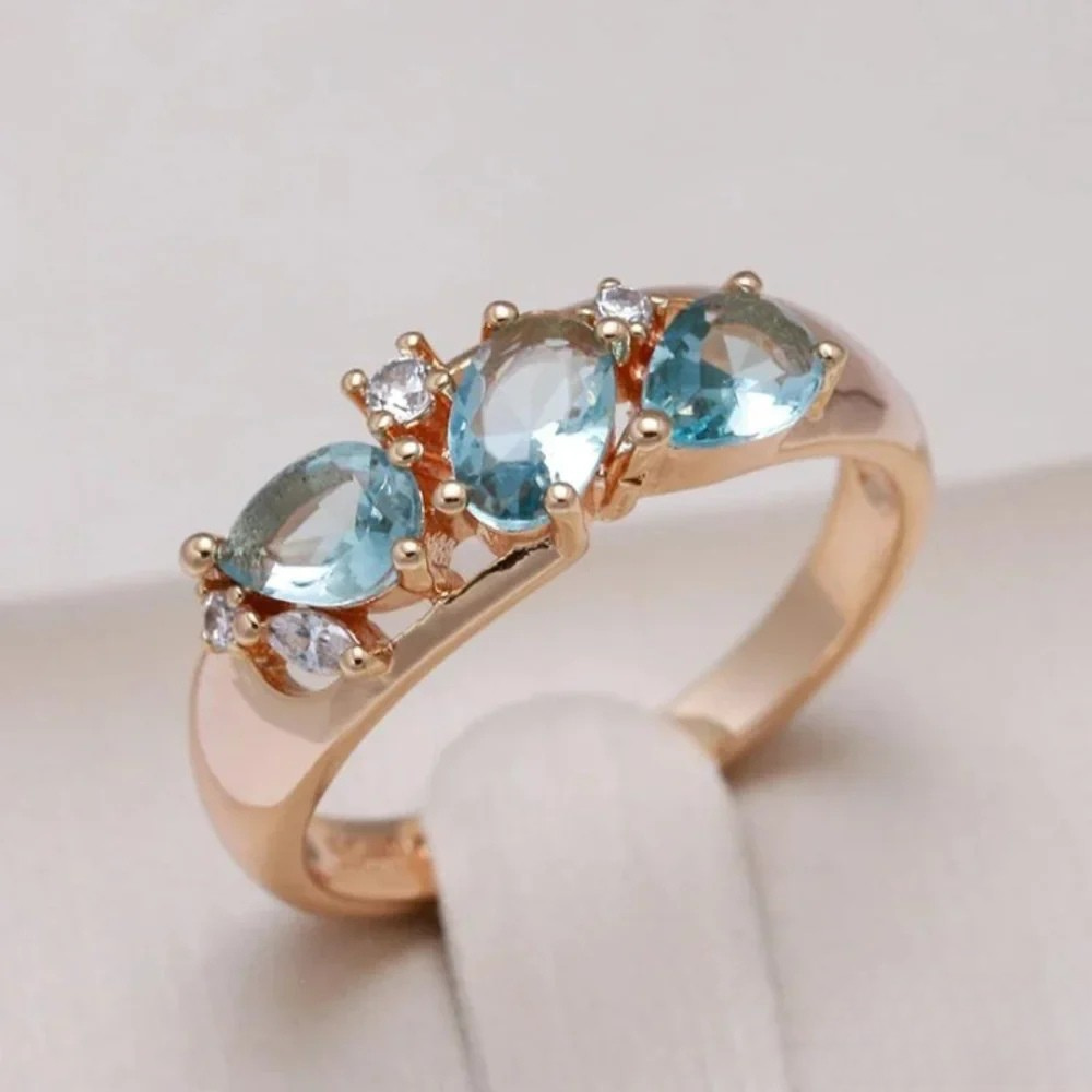 Daphne | Gold ring with blue zirconia