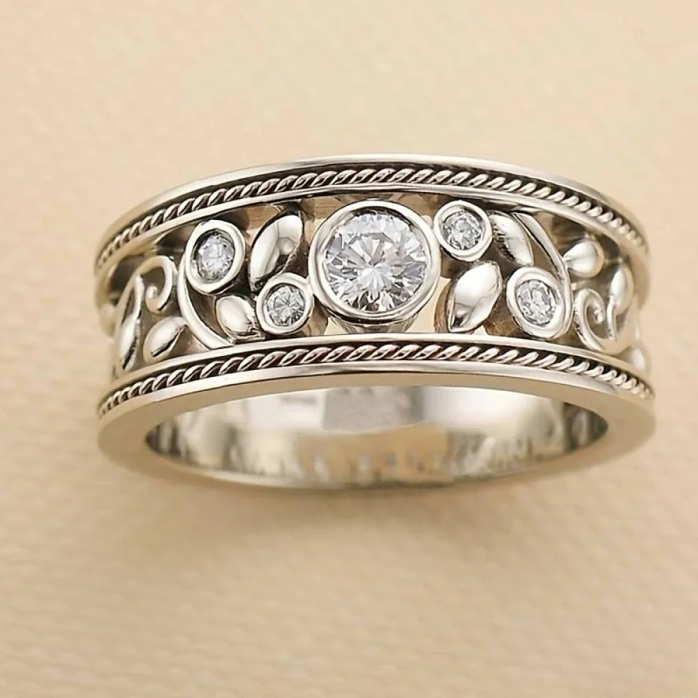 Dorothy | Antique Silver Ring with Zirconia